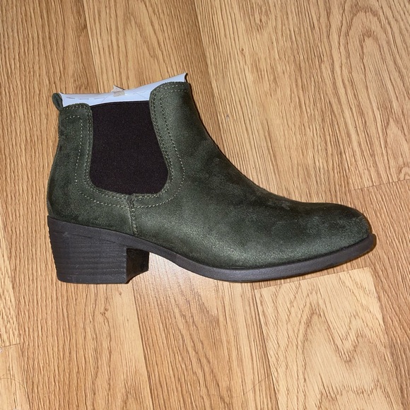 Hunter Green Boots - Picture 2 of 2